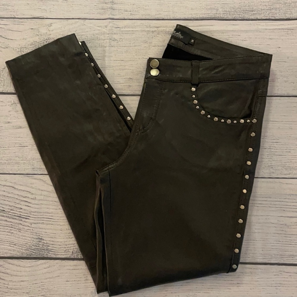 Black Daslu 100% Genuine leather pants.  Size 38 (similar to a size 2 or 4)